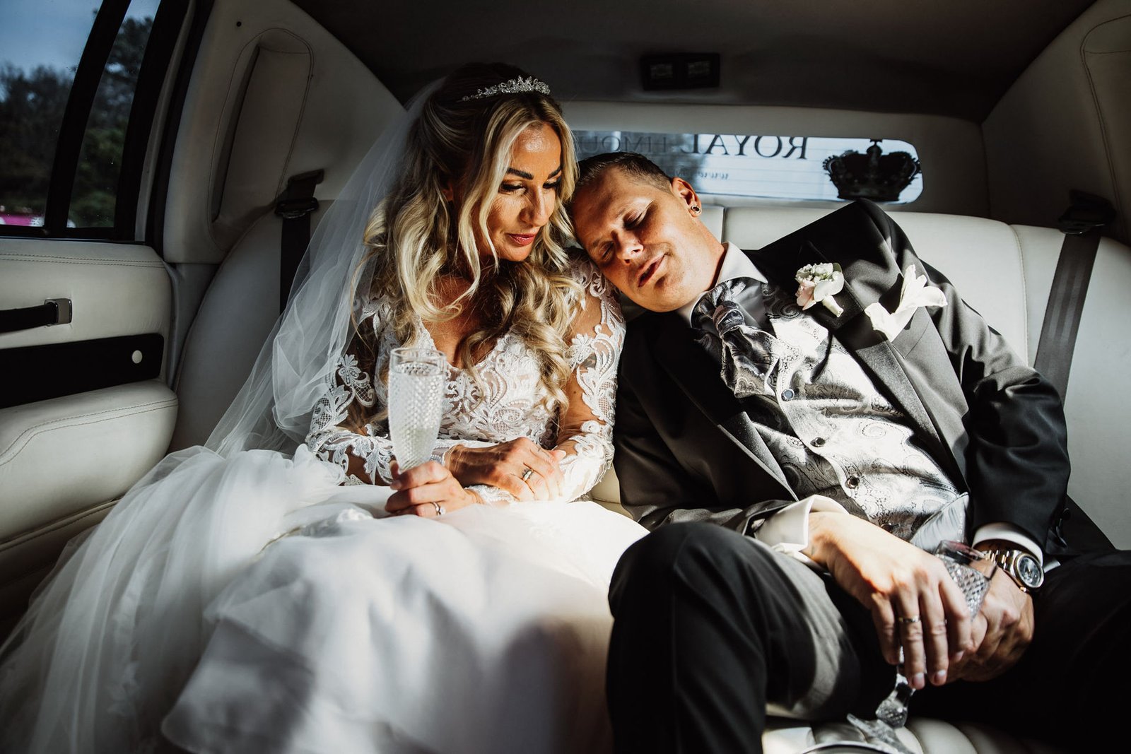 bride and groom_limousine_Natascha_Markus_©Nani & Paul Photography