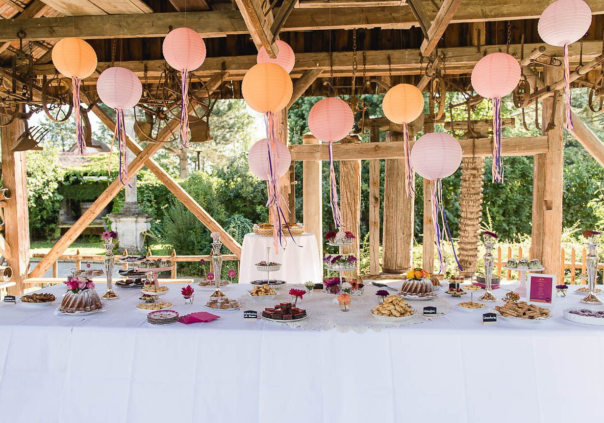 Gartenhochzeit - Kuchenbuffet