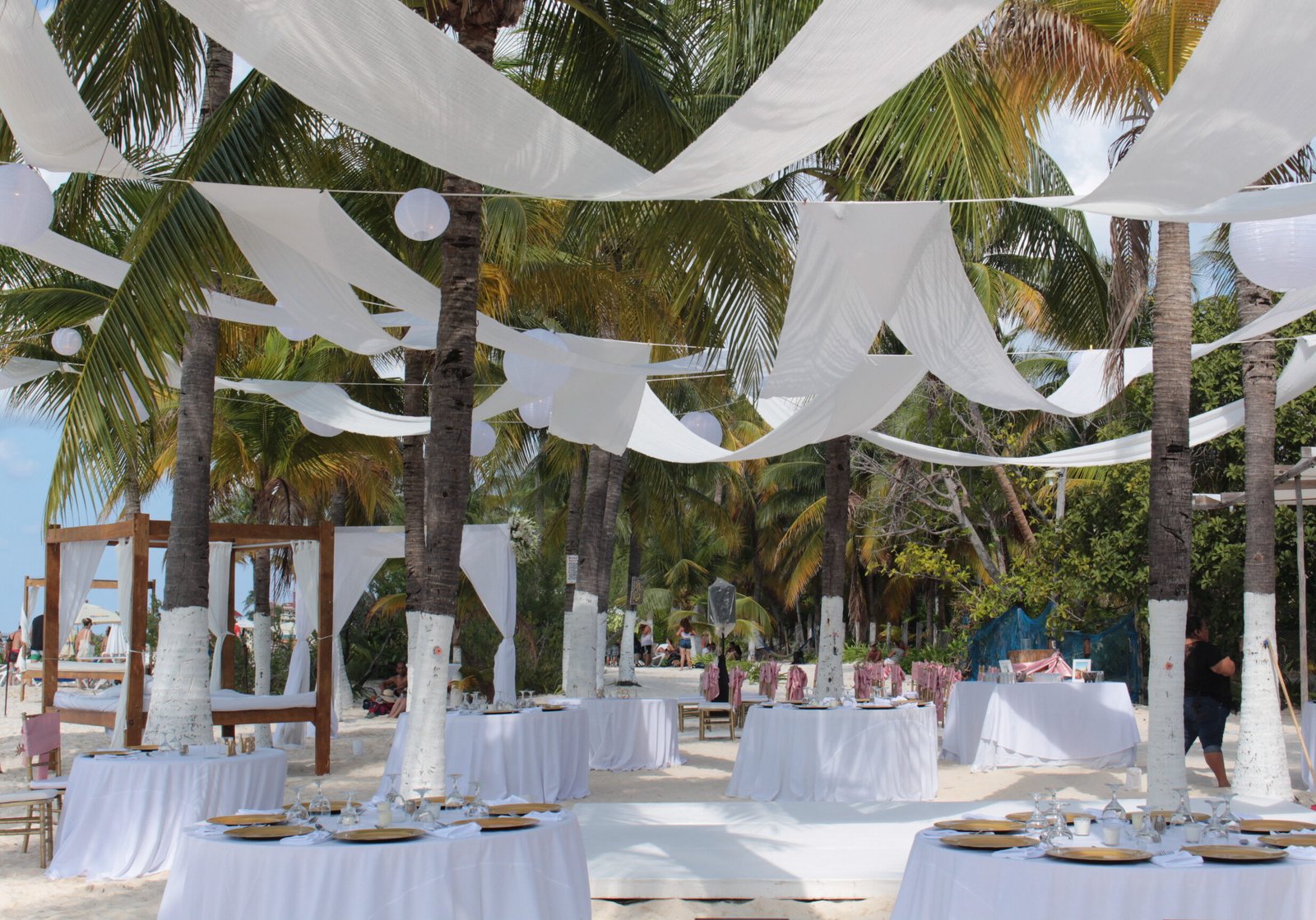 Set Up for a beach Wedding in Mexico, Heiraten in Mexiko