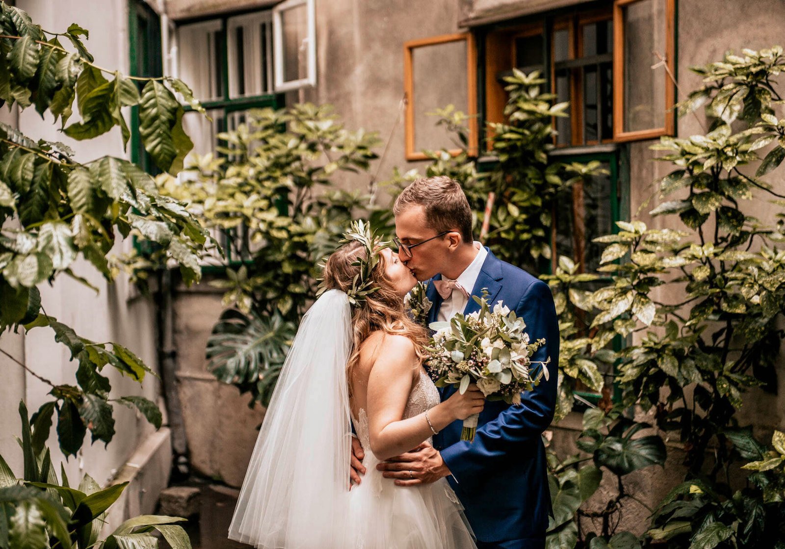 Urban wedding - bride and groom
