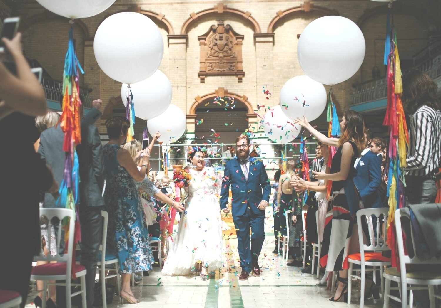 Tipps zum Steigenlassen von Luftballons bei Hochzeiten