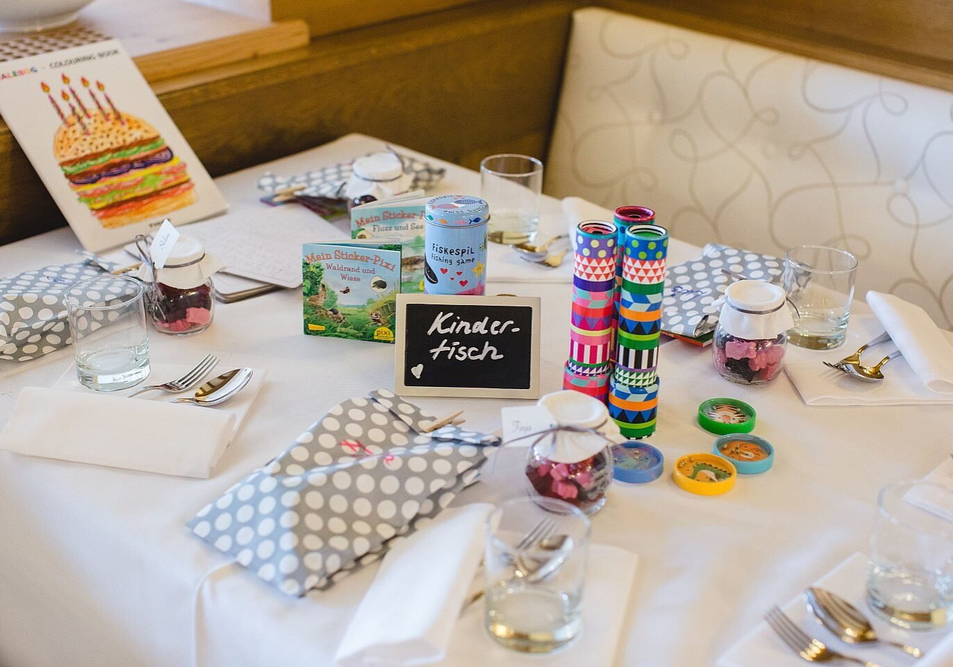 Bild eines Kindertisches für Hochzeiten